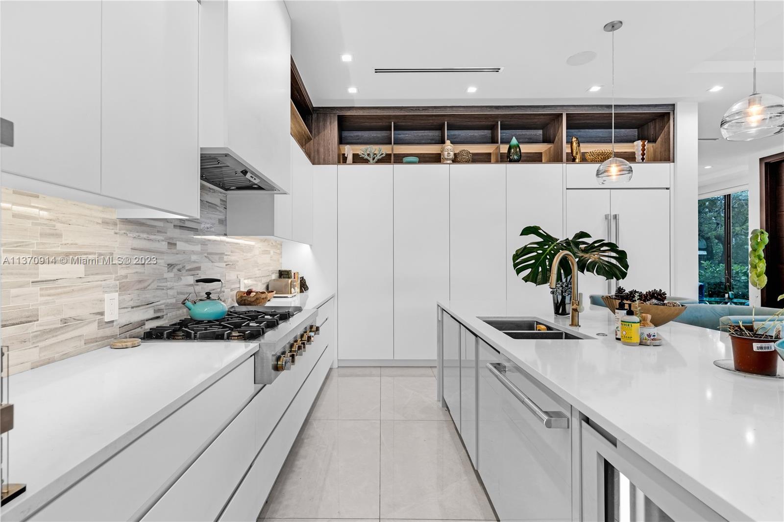 RIO VISTA ISLES - Residential