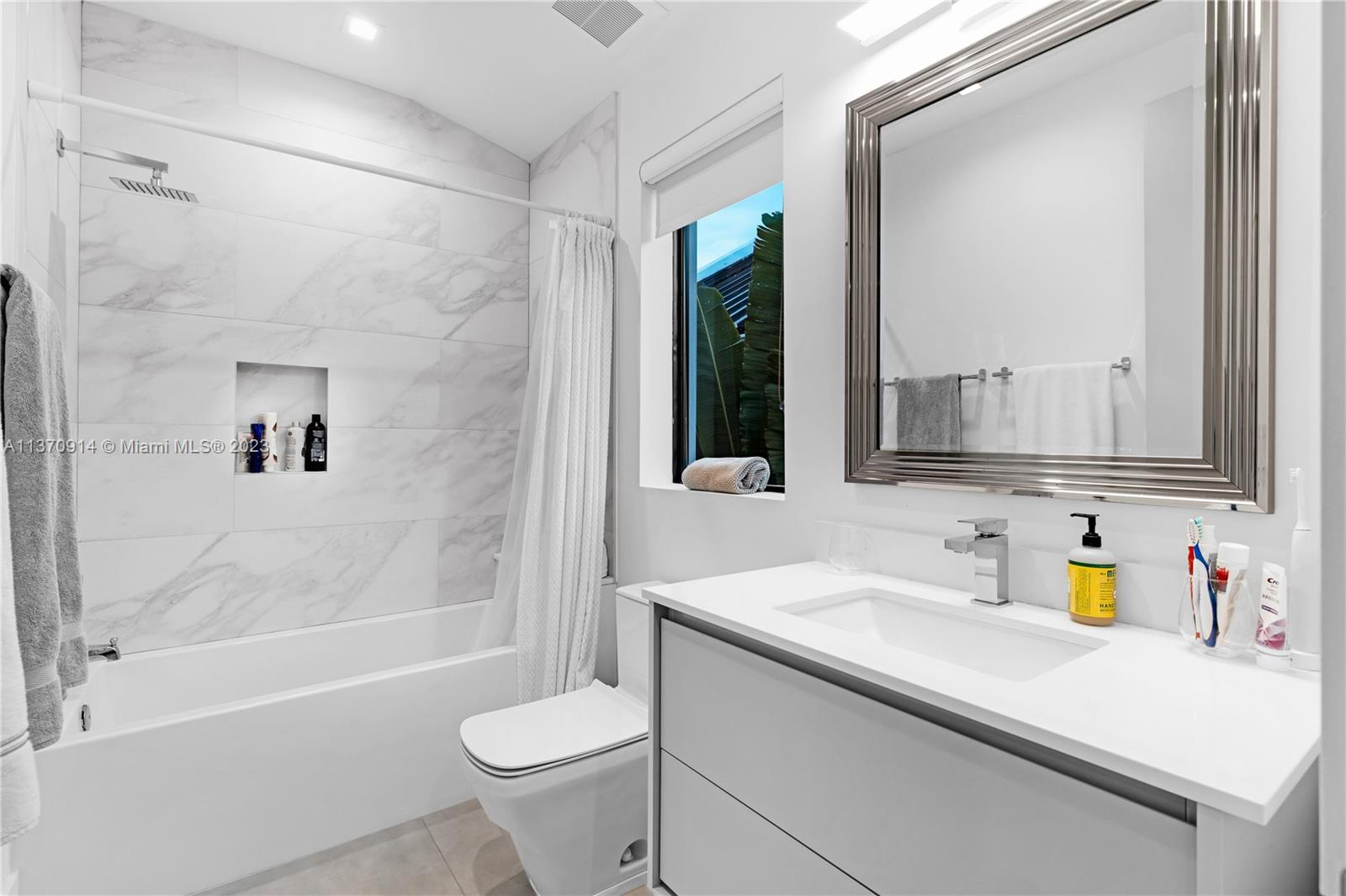 RIO VISTA ISLES - Residential