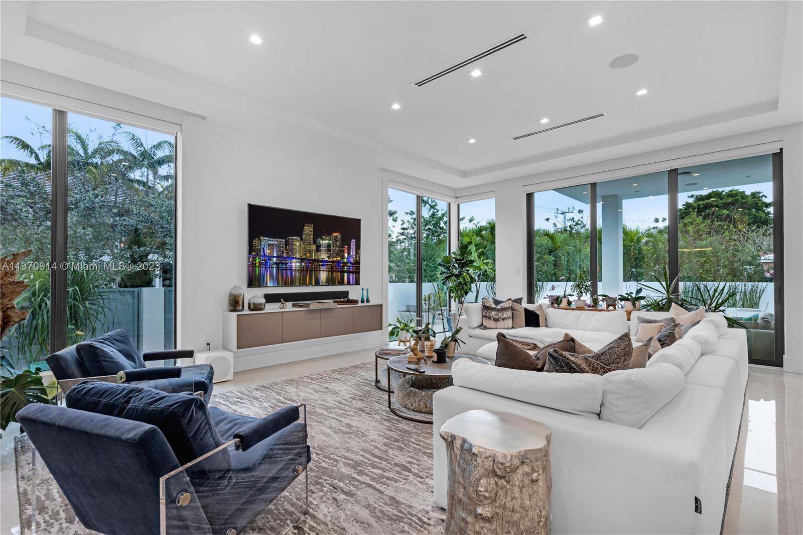 RIO VISTA ISLES - Residential