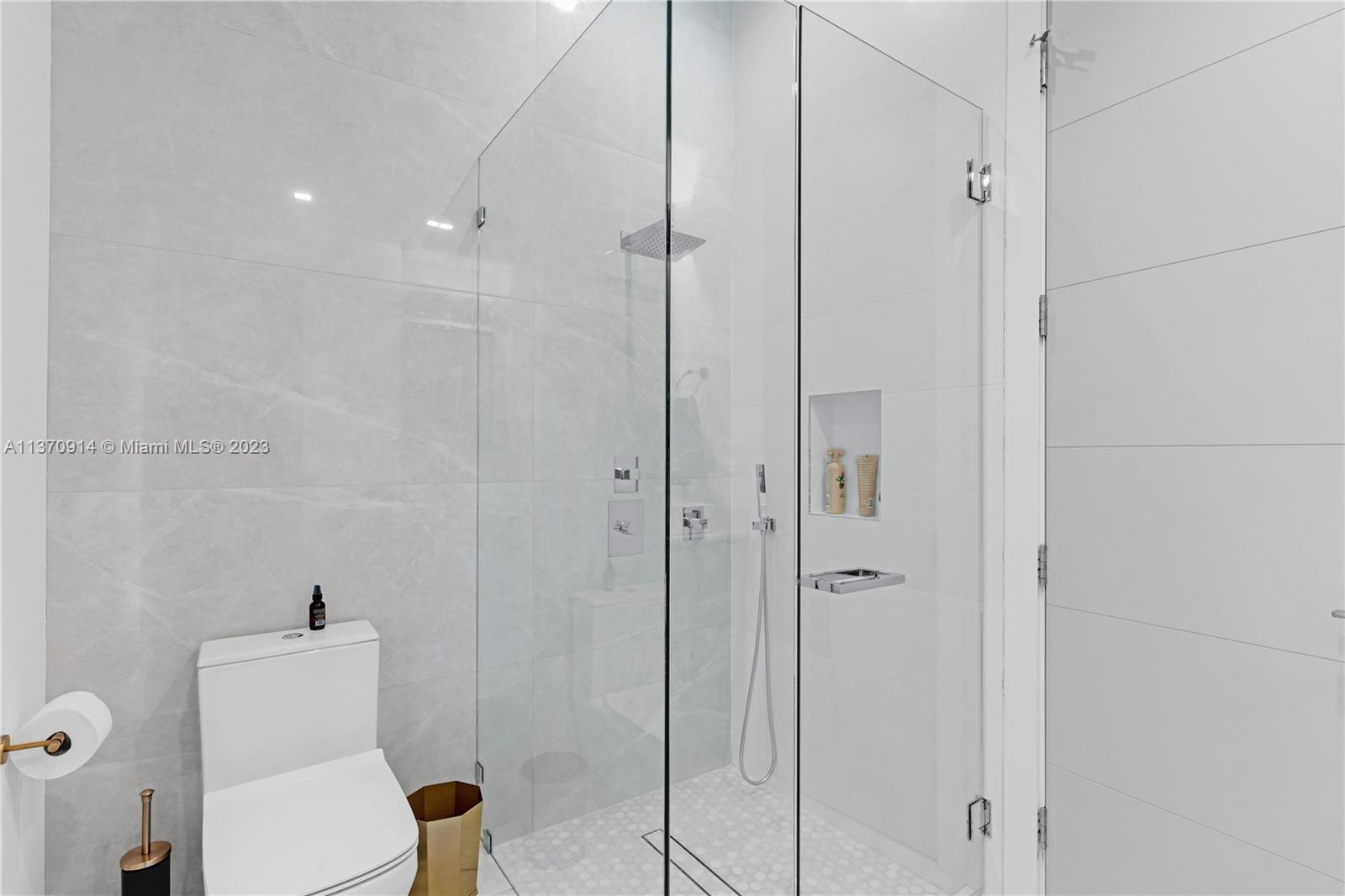 RIO VISTA ISLES - Residential