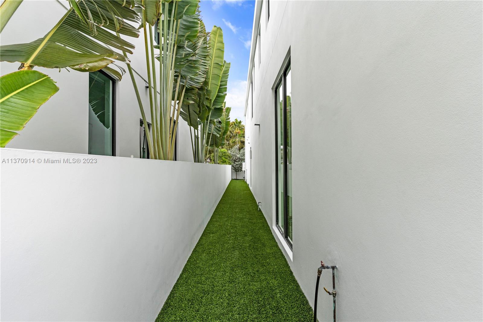 RIO VISTA ISLES - Residential