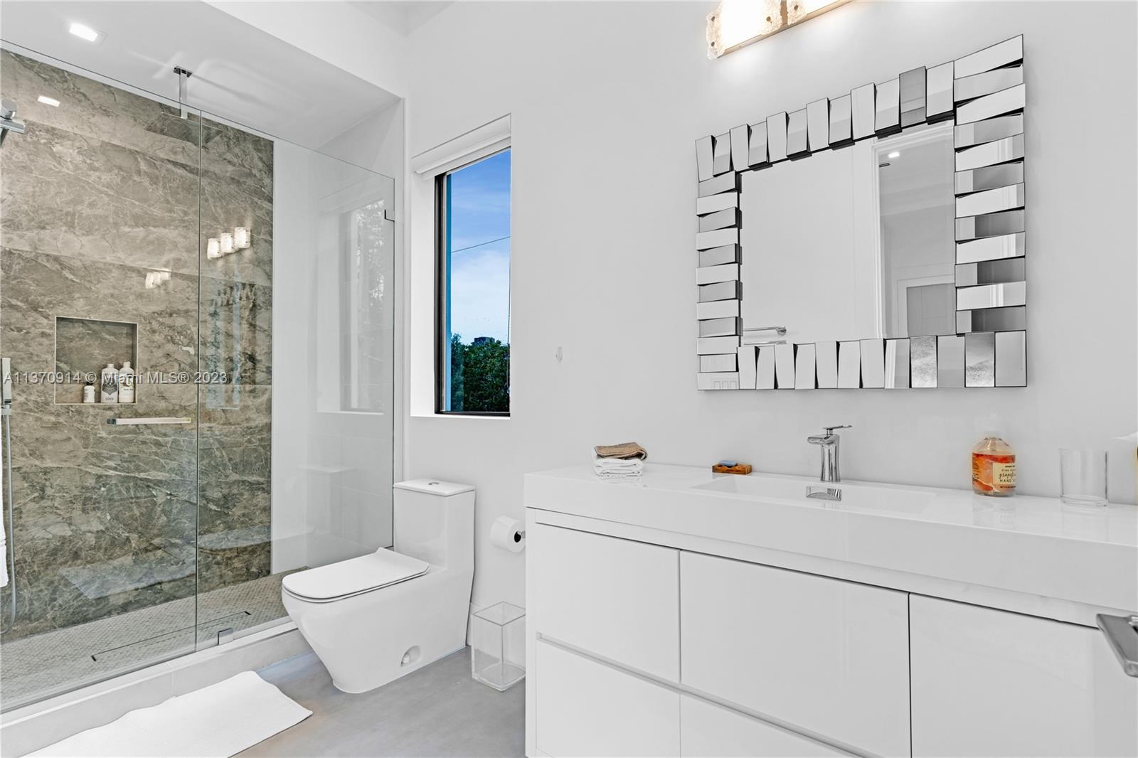 RIO VISTA ISLES - Residential