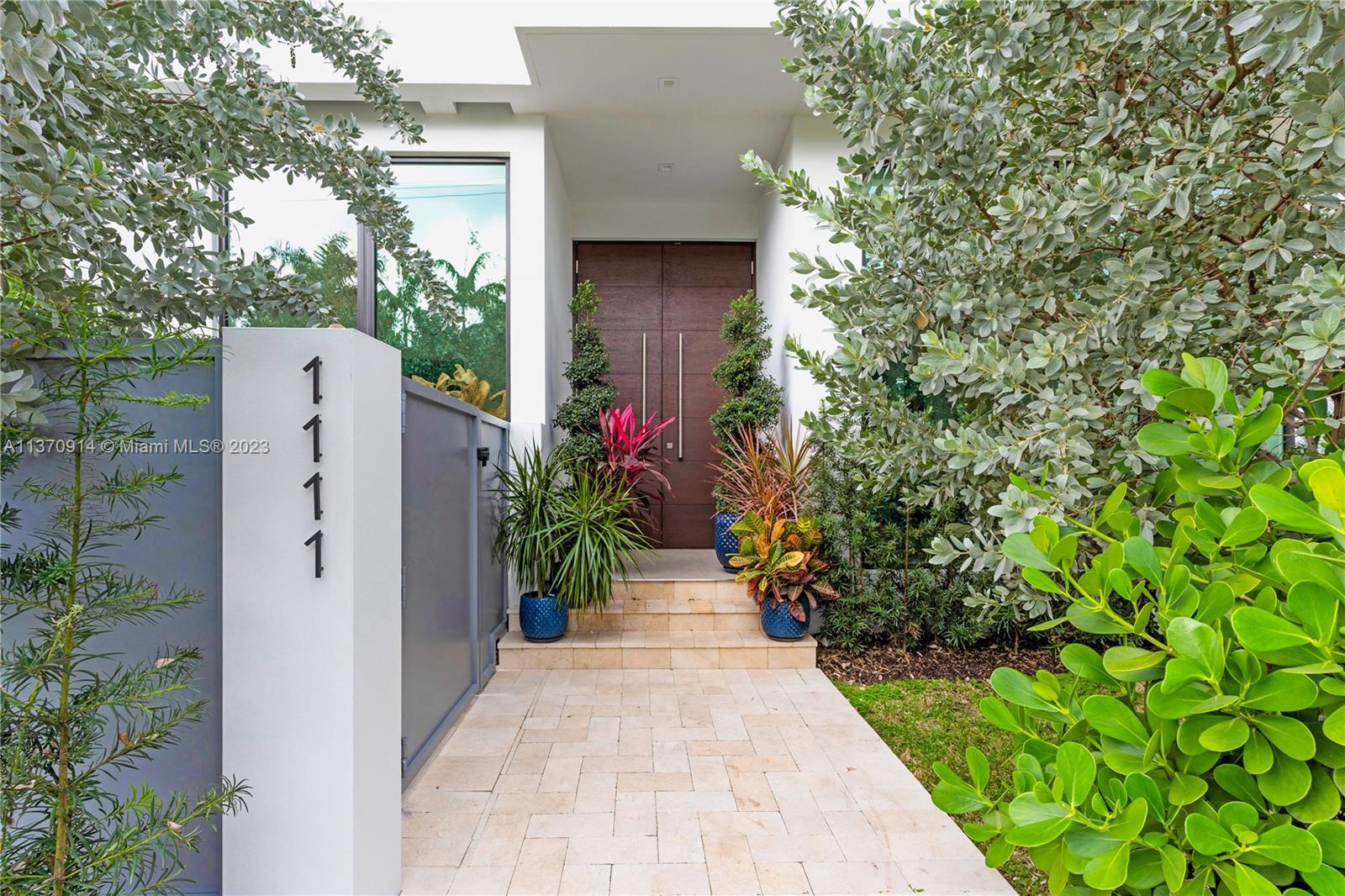 RIO VISTA ISLES - Residential