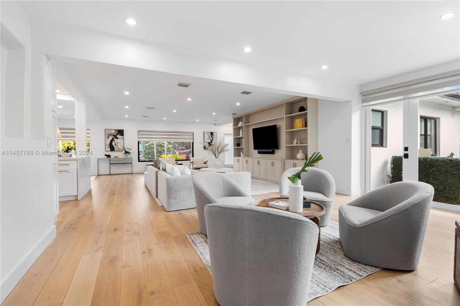 PARK PLAZA - Residential