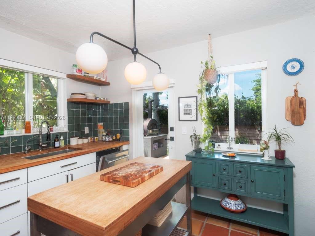 455 NE 111th St, Miami, FL, 33161/$689,000 3 455 NE 111th St