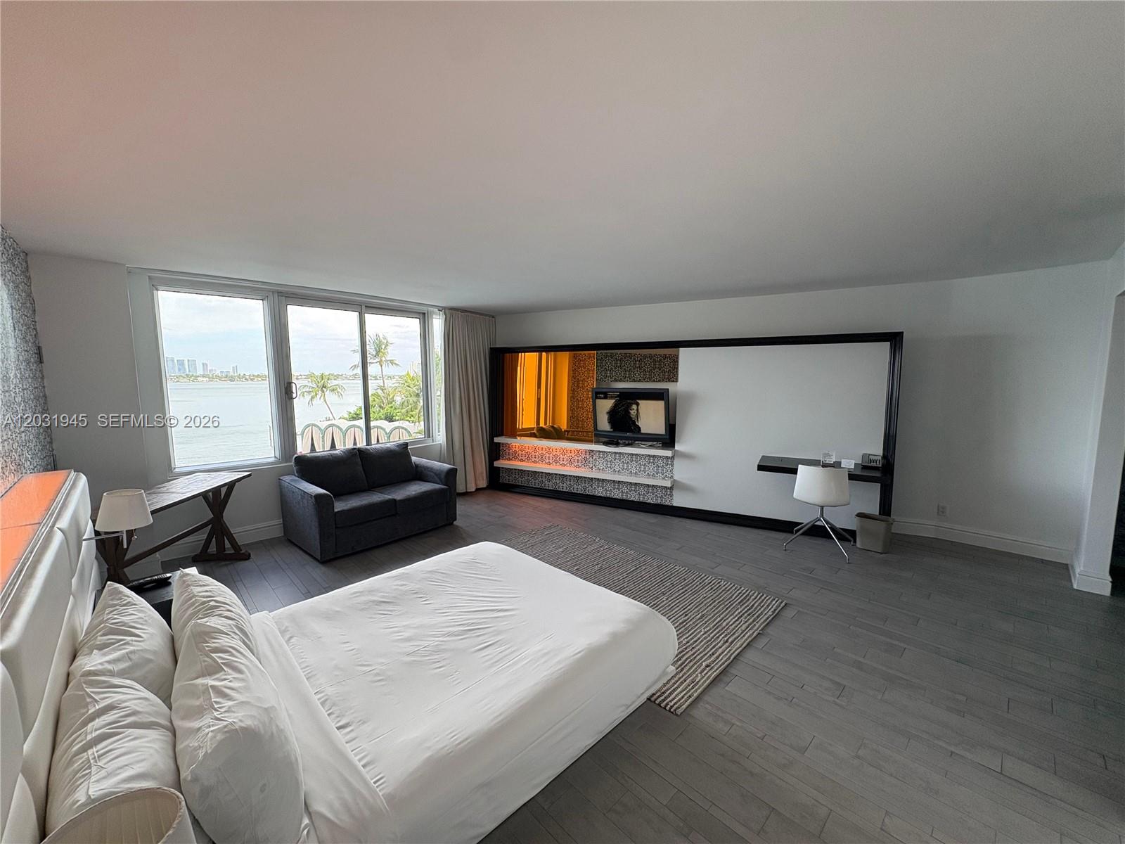1100 West Ave 418