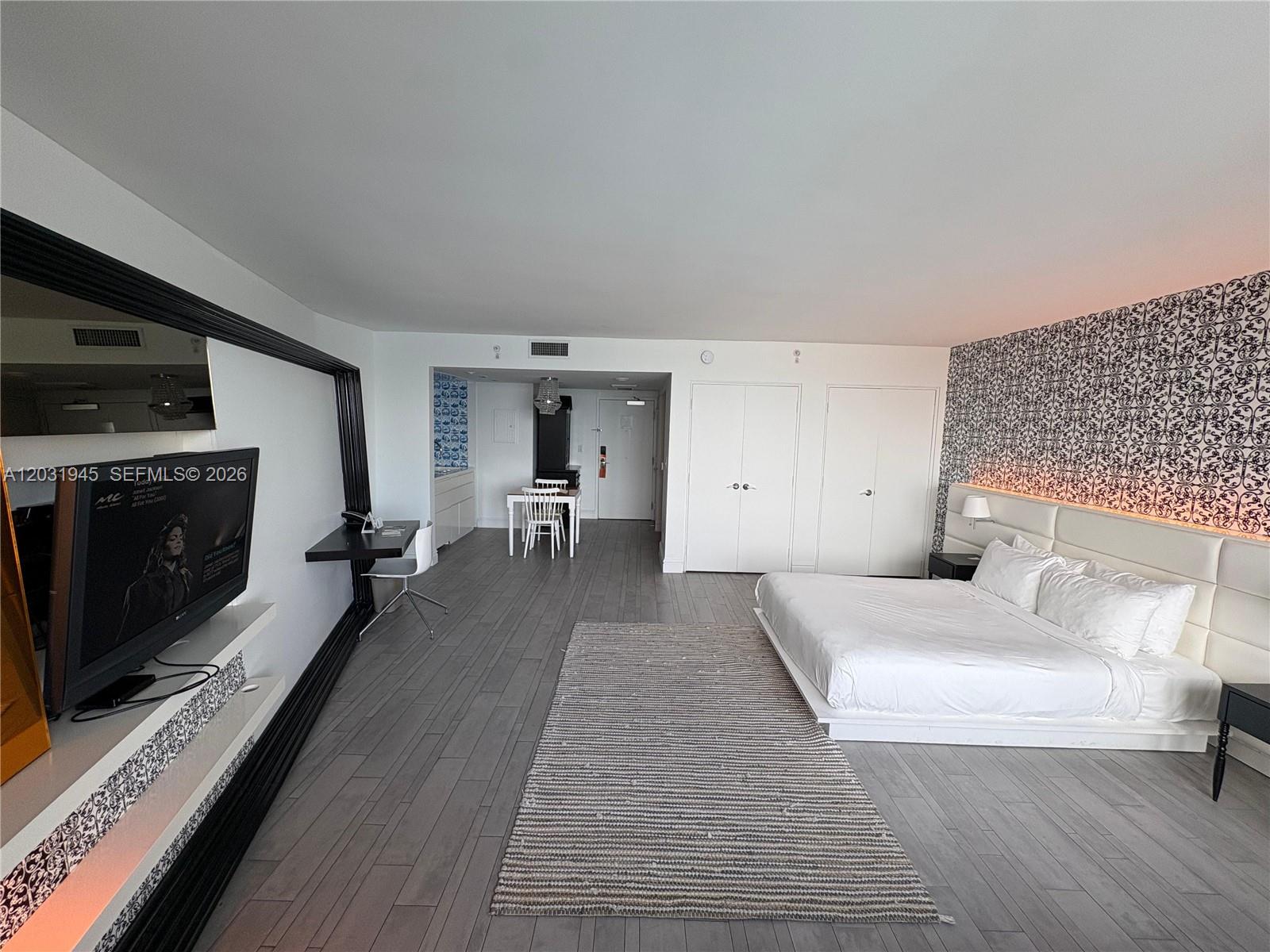 1100 West Ave 418