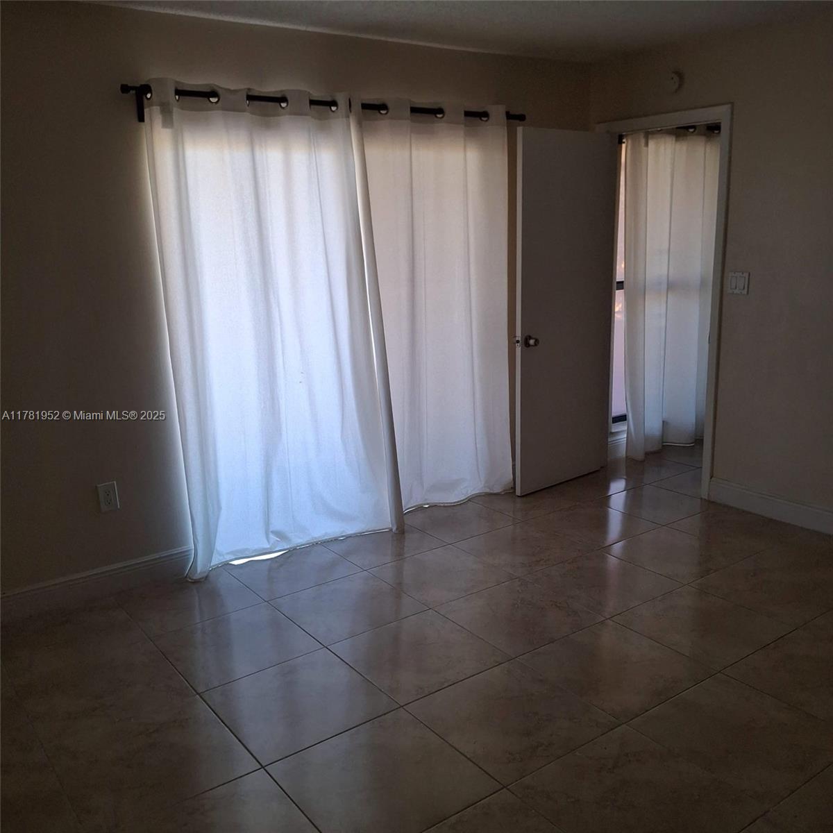 10877 NW 7th St 23-35