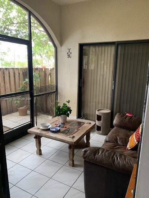 VISIONS AT BONAVENTURE - Residential Lease