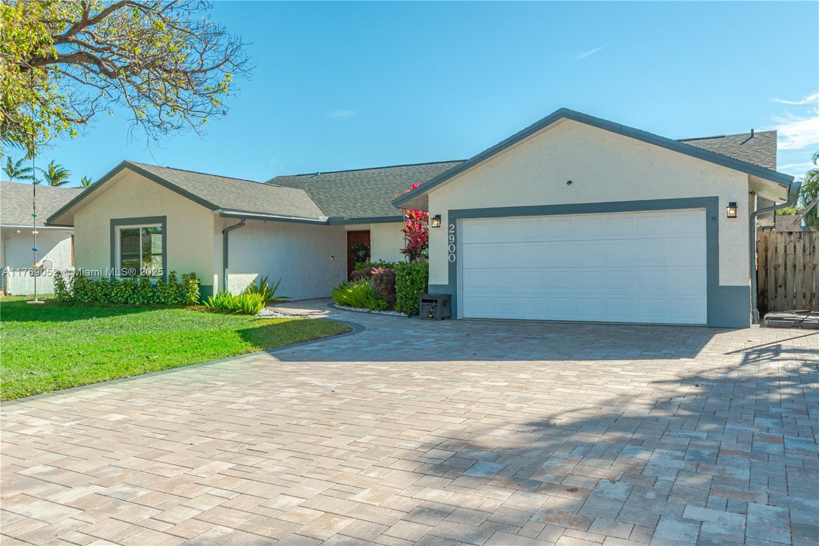 2900 Sw 85th Way, Davie, Broward County, Florida - 4 Bedrooms  
2 Bathrooms - 