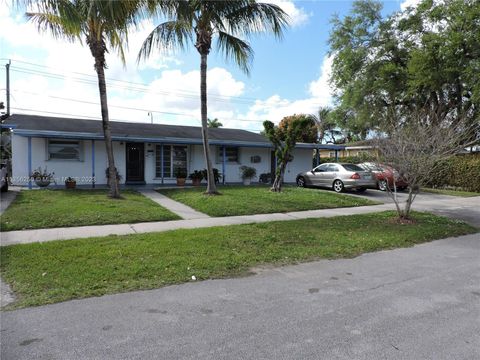 Single Family Residence in Miami FL 15000 Monroe St St.jpg
