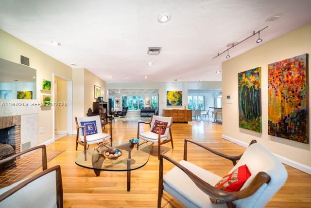 MIAMI SHORES SEC 3 - Residential