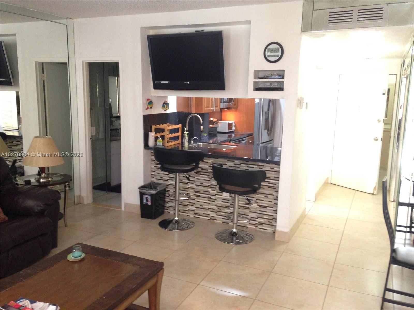 ALEXANDER TOWERS CONDO - Residential Lease