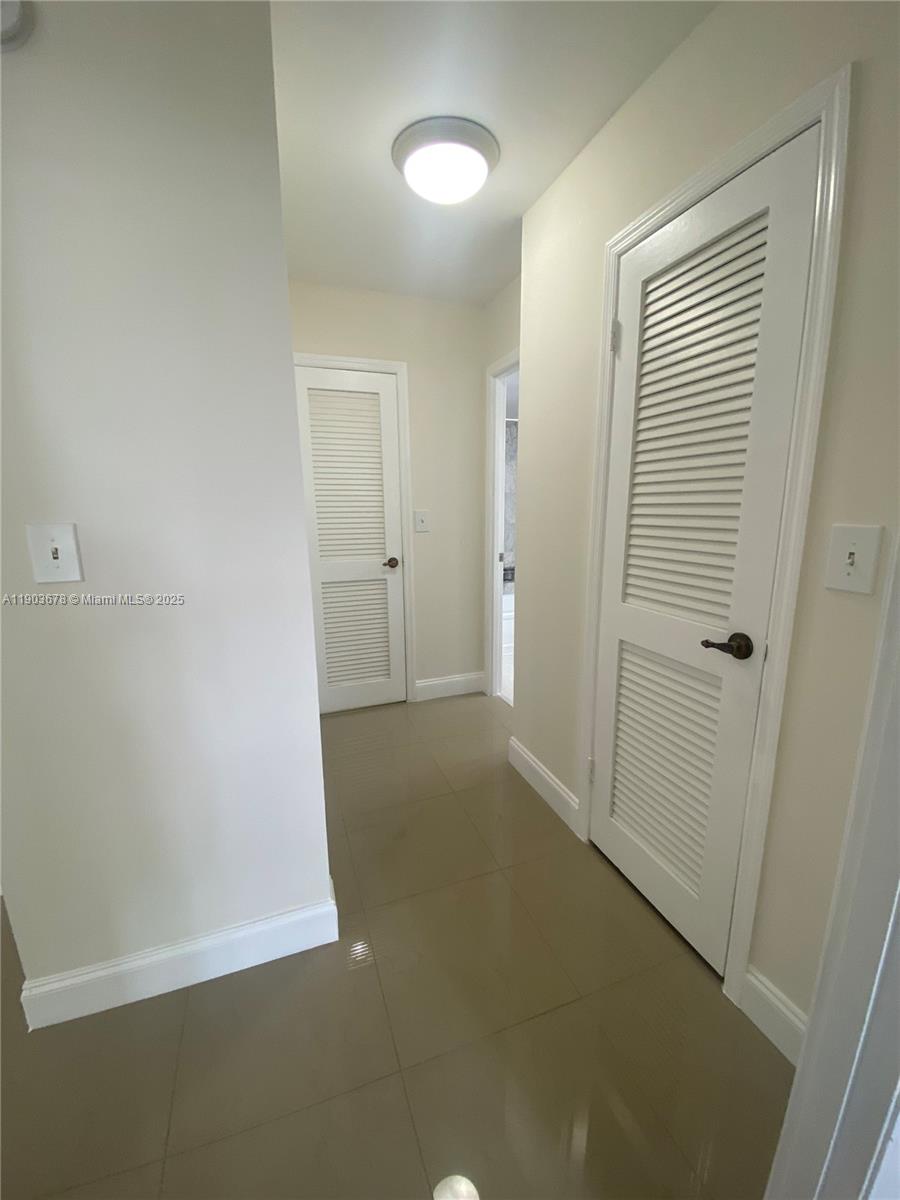 RUNAWAY BAY CONDO - Residential Lease