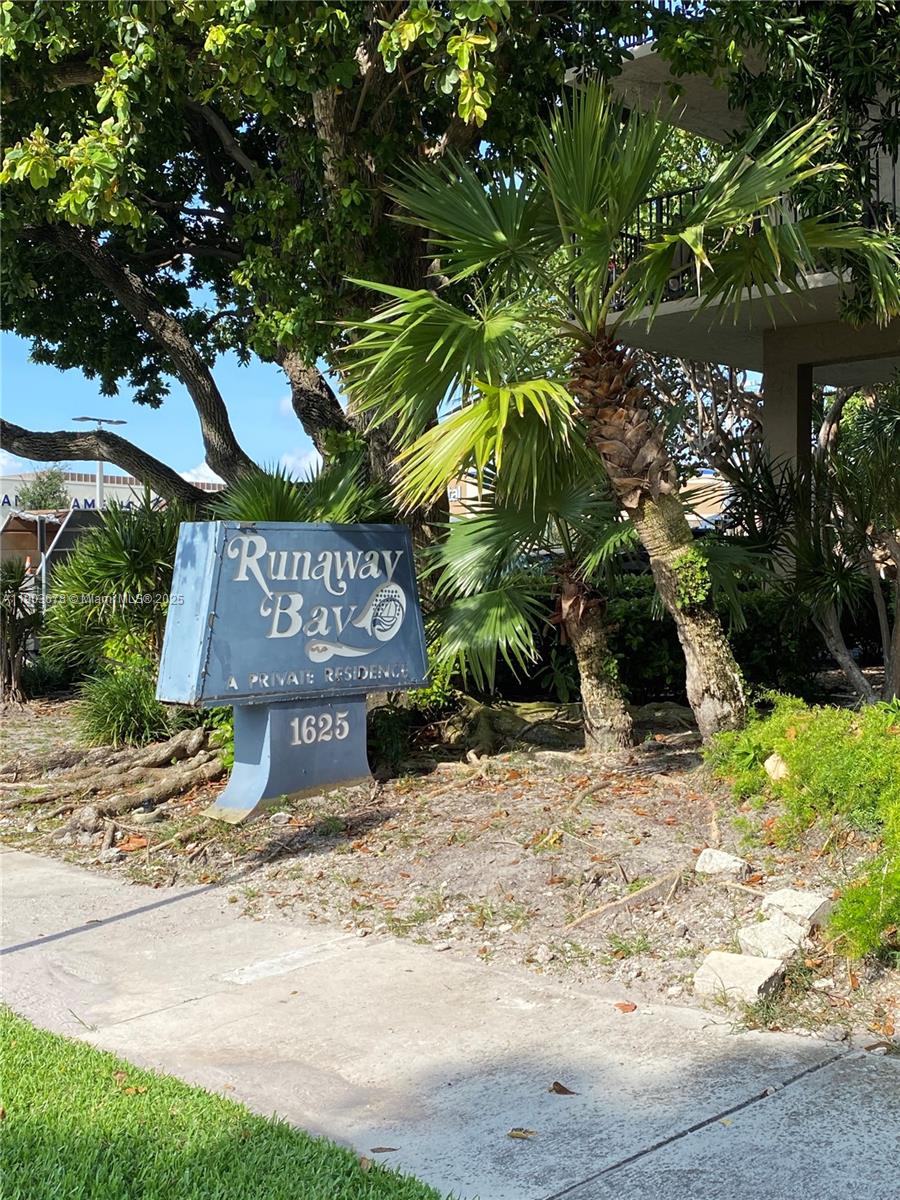 RUNAWAY BAY CONDO - Residential Lease