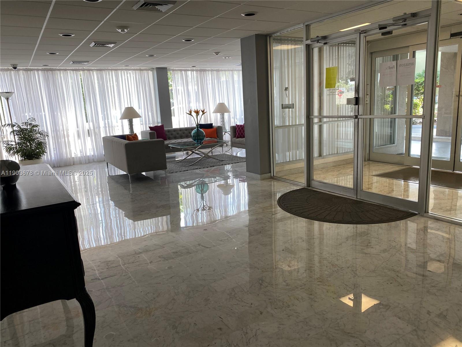 RUNAWAY BAY CONDO - Residential Lease