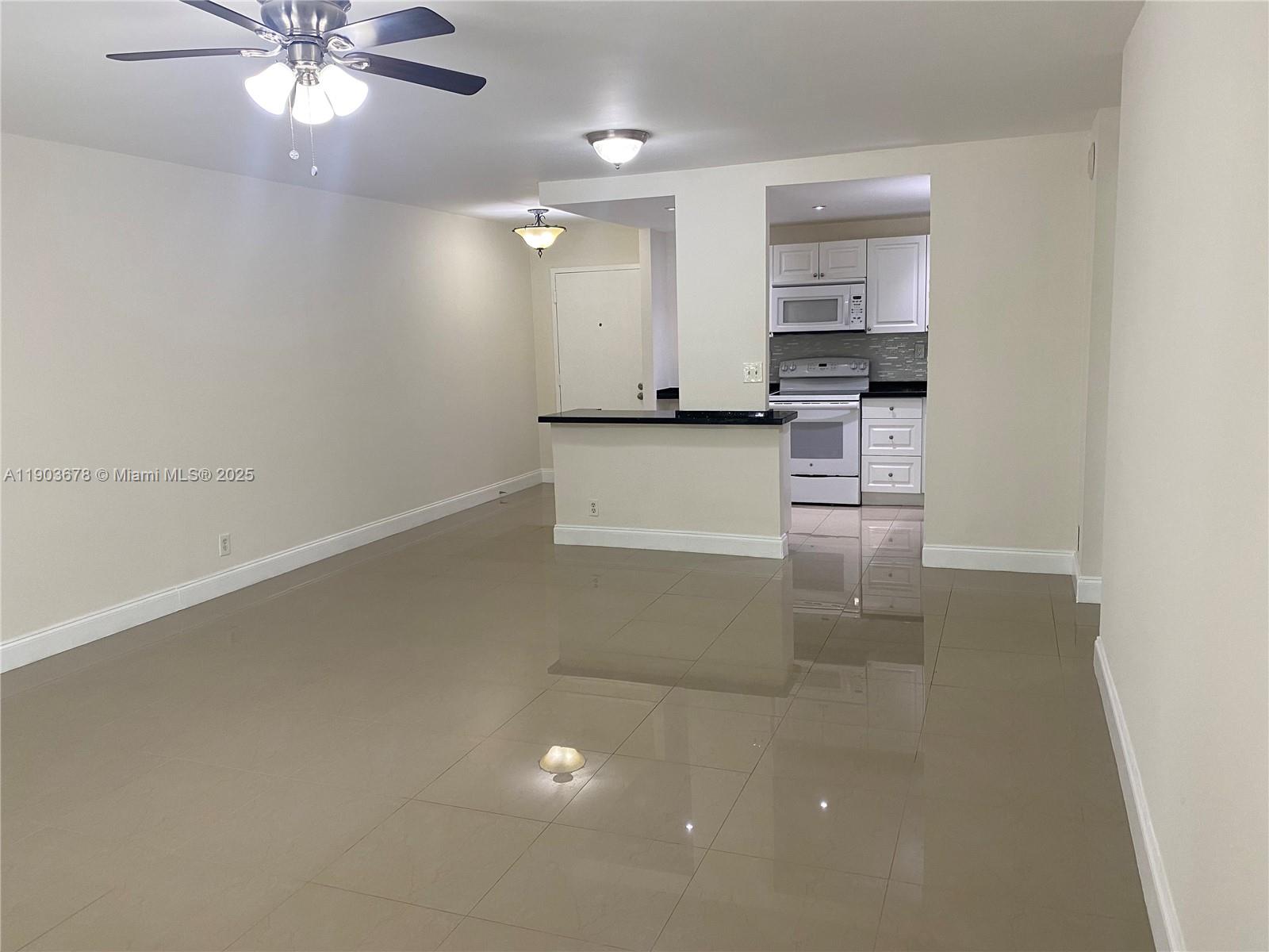 RUNAWAY BAY CONDO - Residential Lease