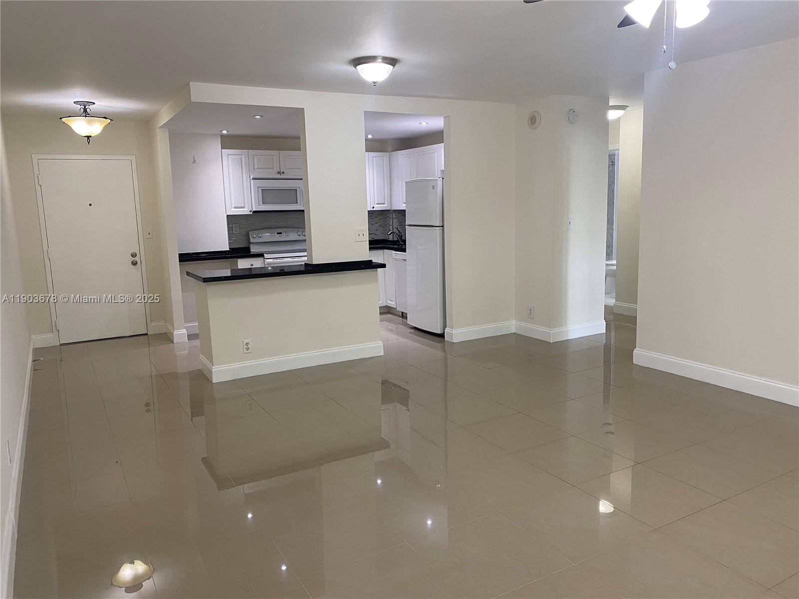 RUNAWAY BAY CONDO - Residential Lease