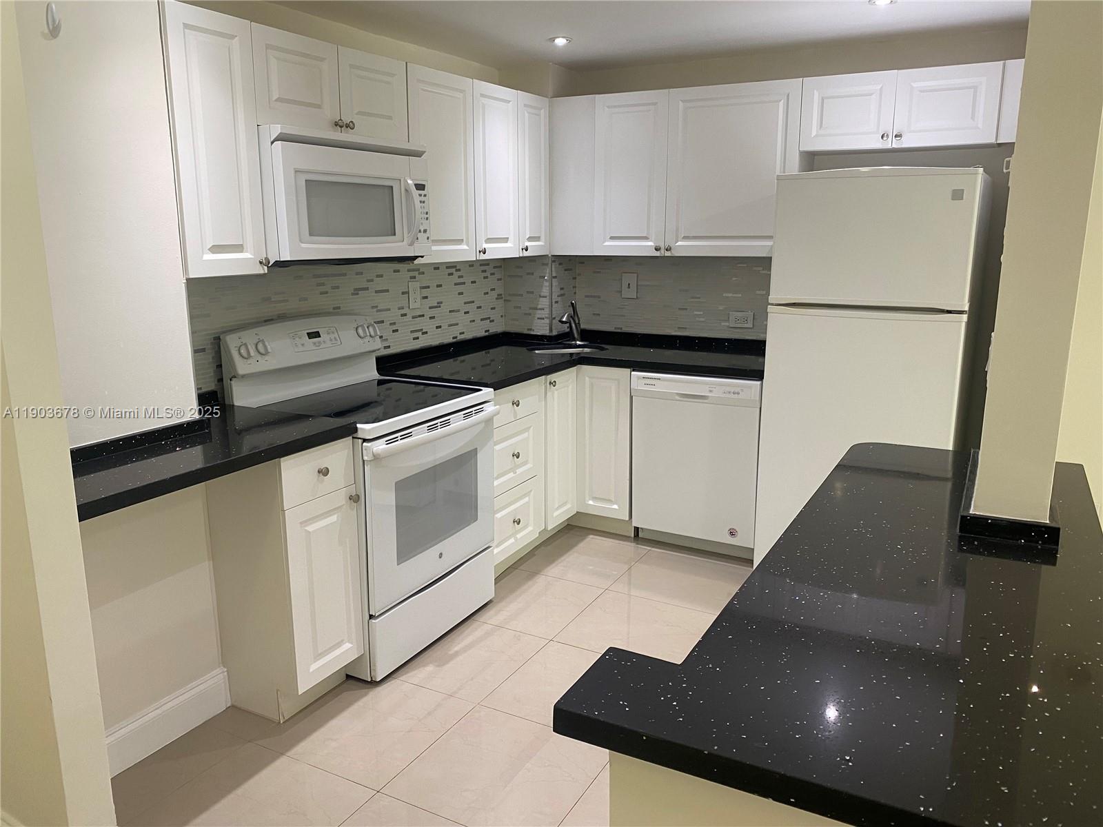 RUNAWAY BAY CONDO - Residential Lease