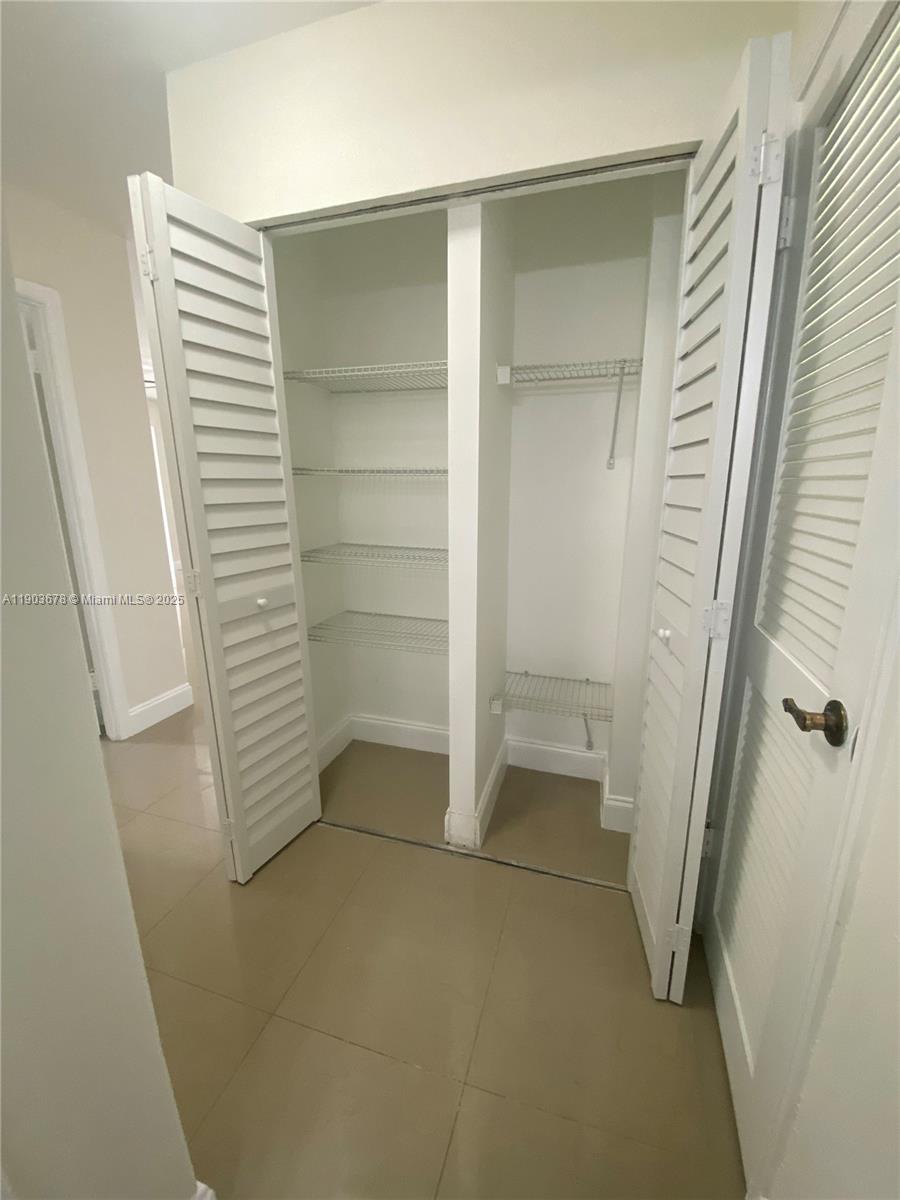 RUNAWAY BAY CONDO - Residential Lease