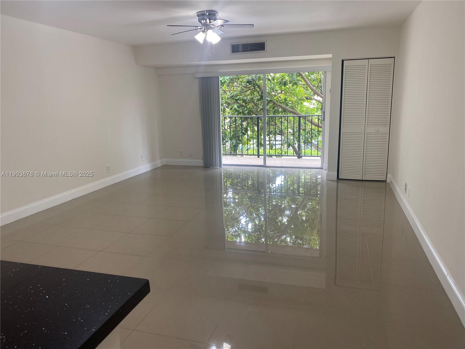RUNAWAY BAY CONDO - Residential Lease