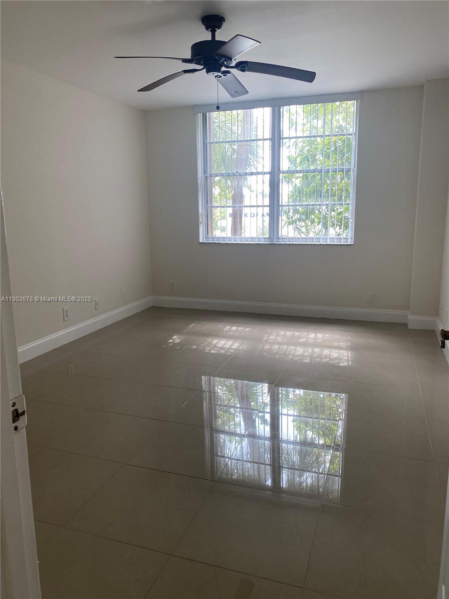 RUNAWAY BAY CONDO - Residential Lease
