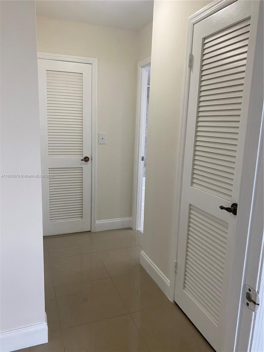 RUNAWAY BAY CONDO - Residential Lease
