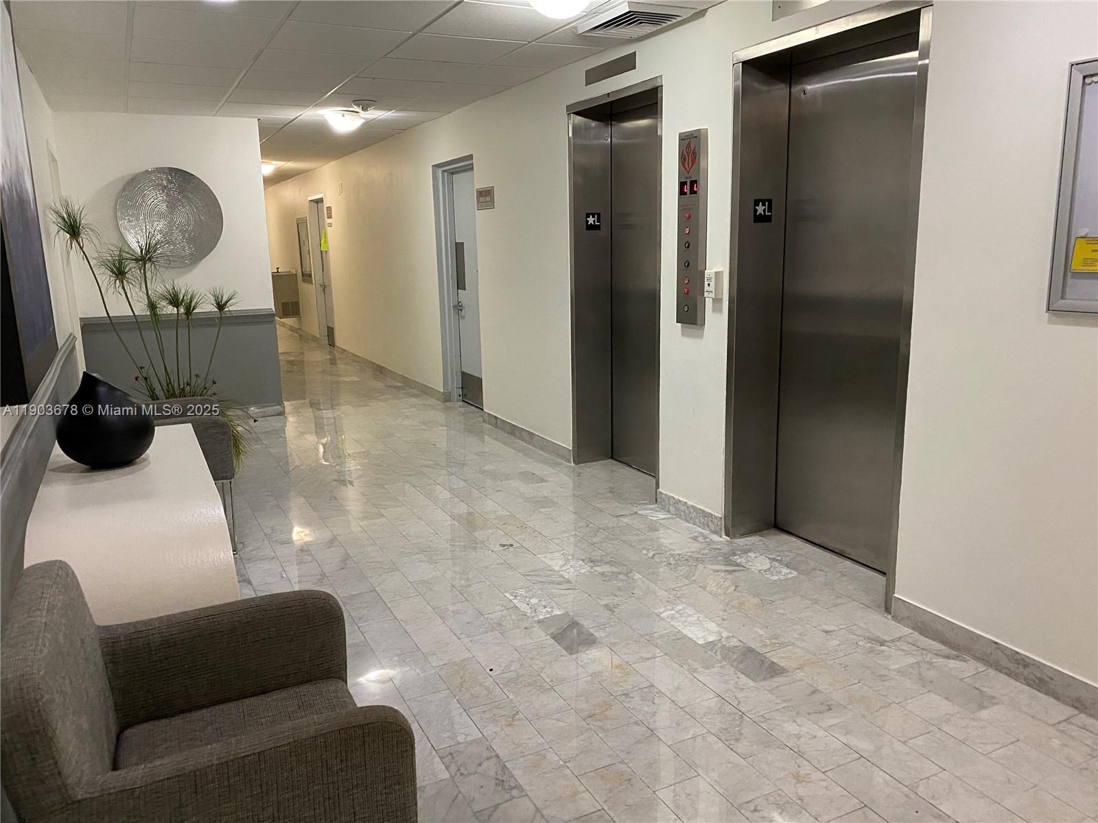 RUNAWAY BAY CONDO - Residential Lease