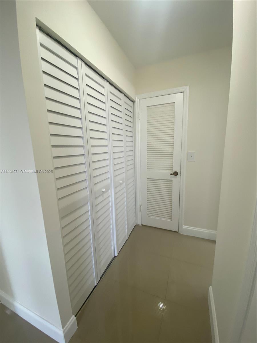 RUNAWAY BAY CONDO - Residential Lease