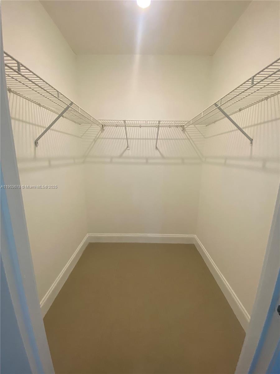 RUNAWAY BAY CONDO - Residential Lease