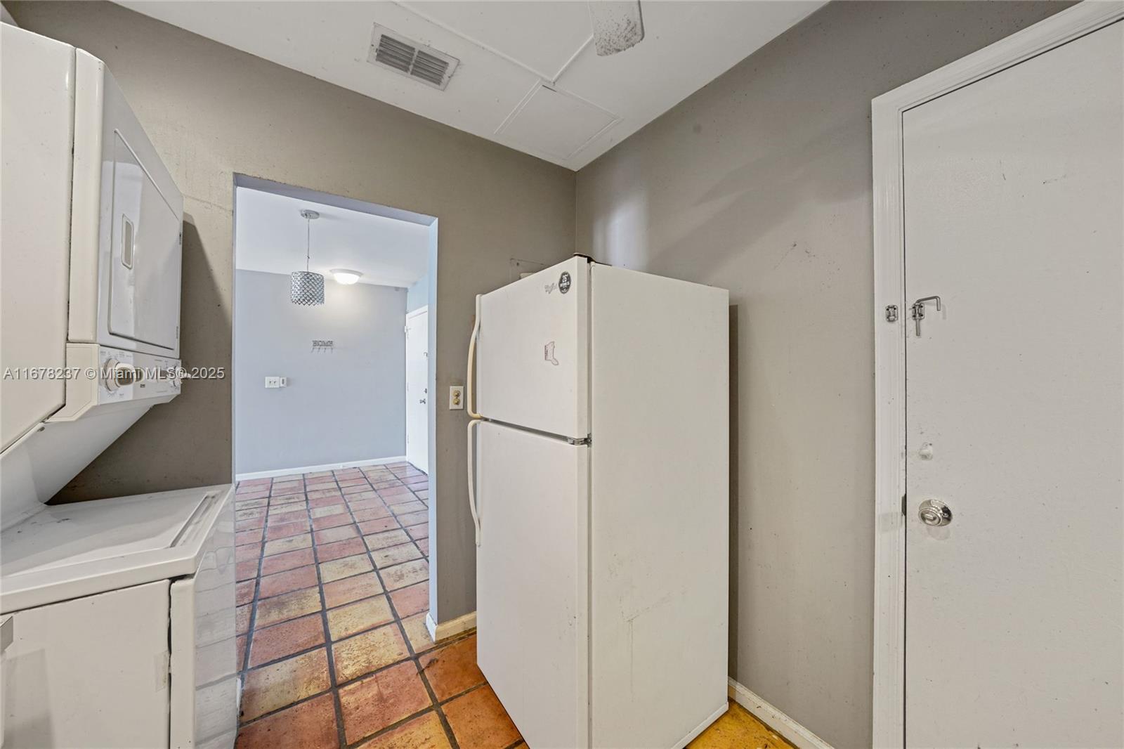 IMPERIAL POINT COLONNADES - Residential