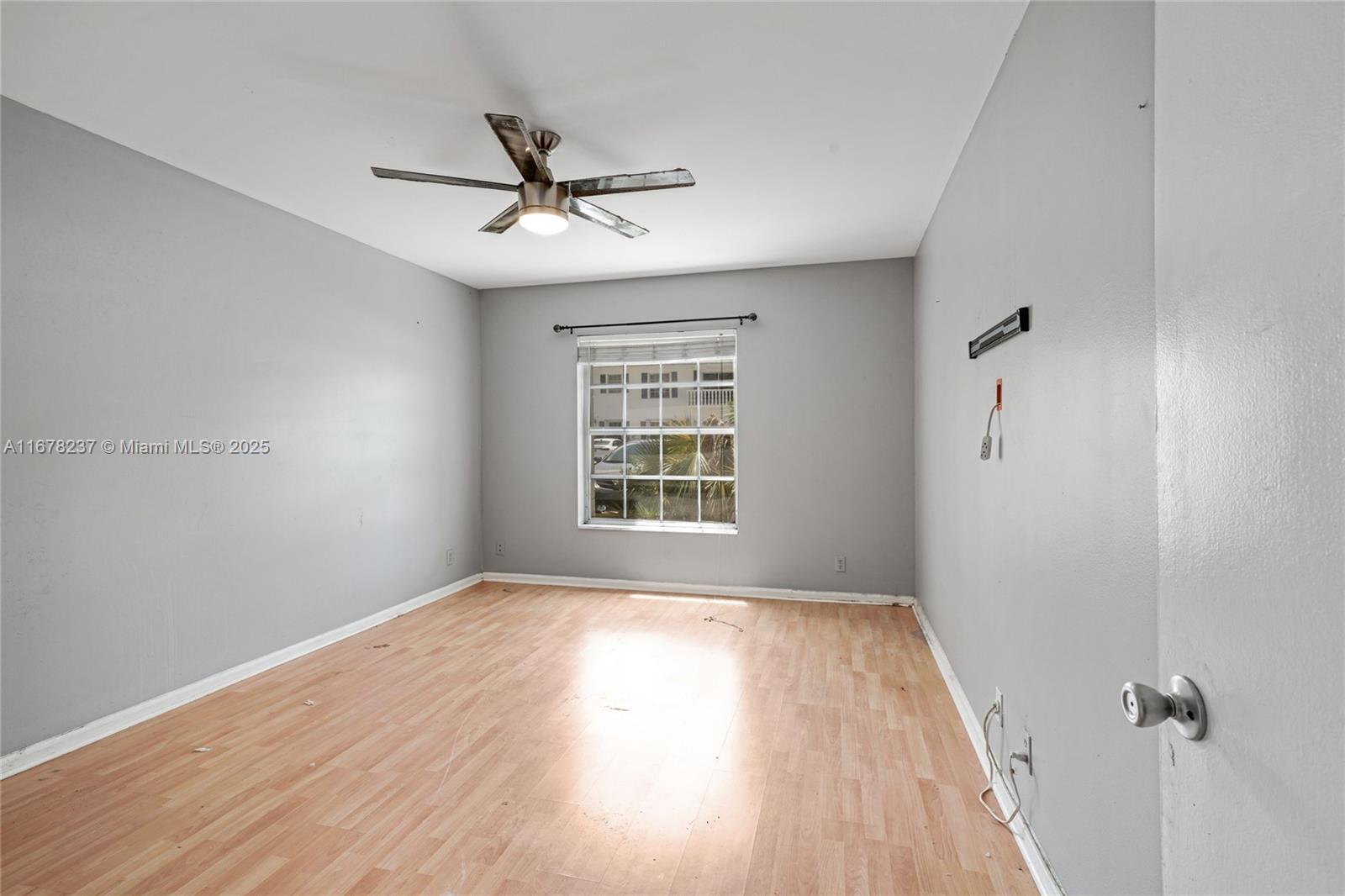 IMPERIAL POINT COLONNADES - Residential