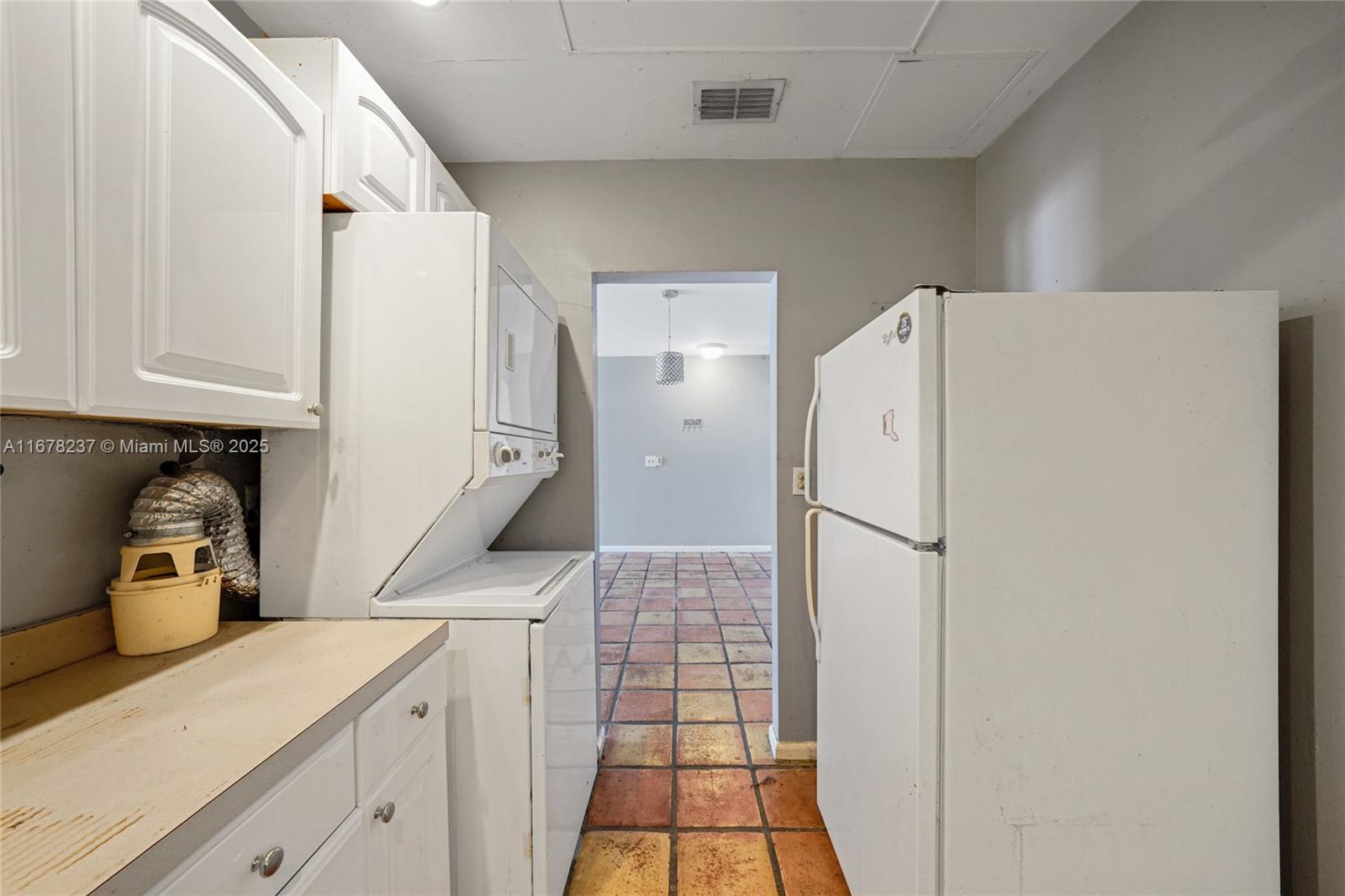 IMPERIAL POINT COLONNADES - Residential