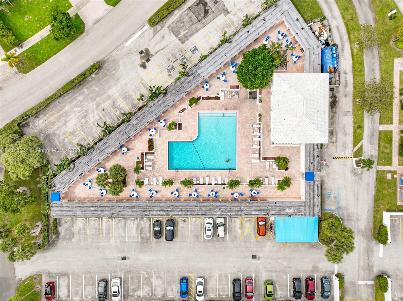 IMPERIAL POINT COLONNADES - Residential