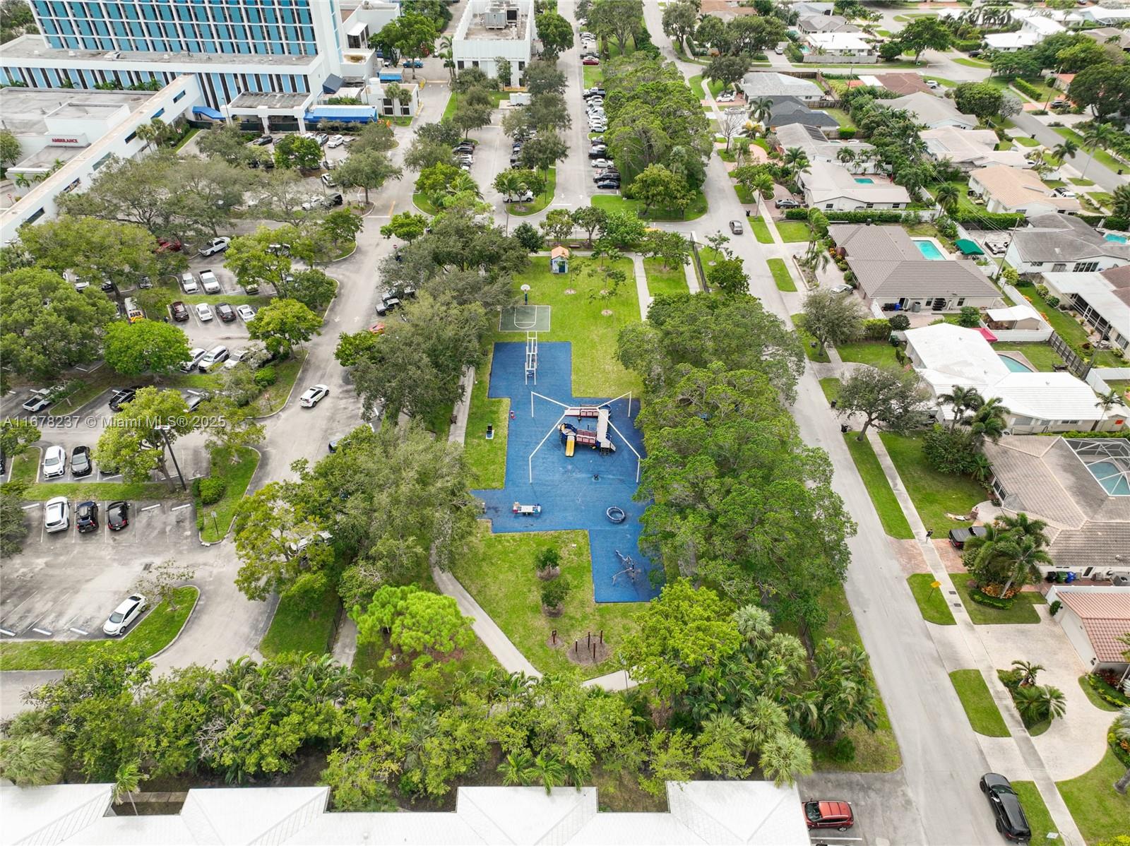 IMPERIAL POINT COLONNADES - Residential