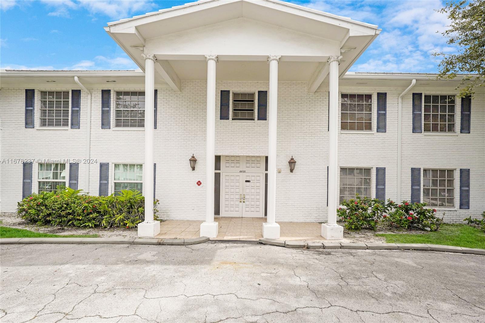 Property for Sale at 6600 Ne 22nd Way 2303, Fort Lauderdale, Broward County, Florida - Bedrooms: 2 
Bathrooms: 2  - $200,000