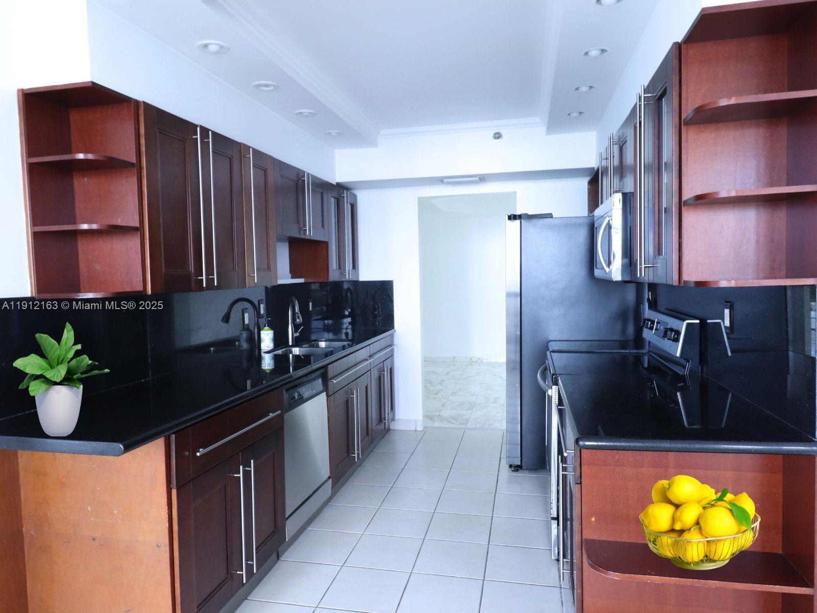 20191 E Country Club Dr 805