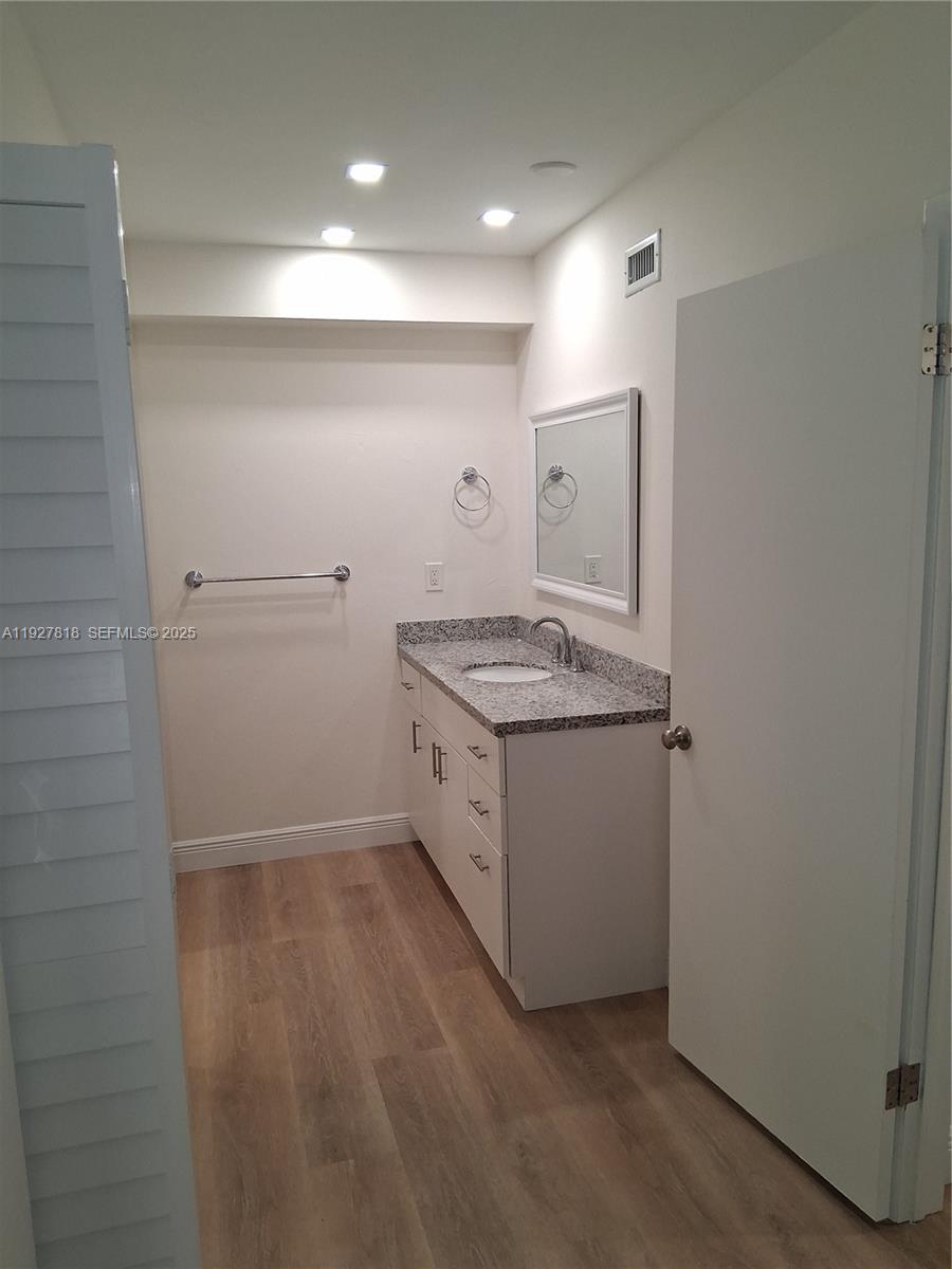 THE LEDGES CONDO - Residential Lease