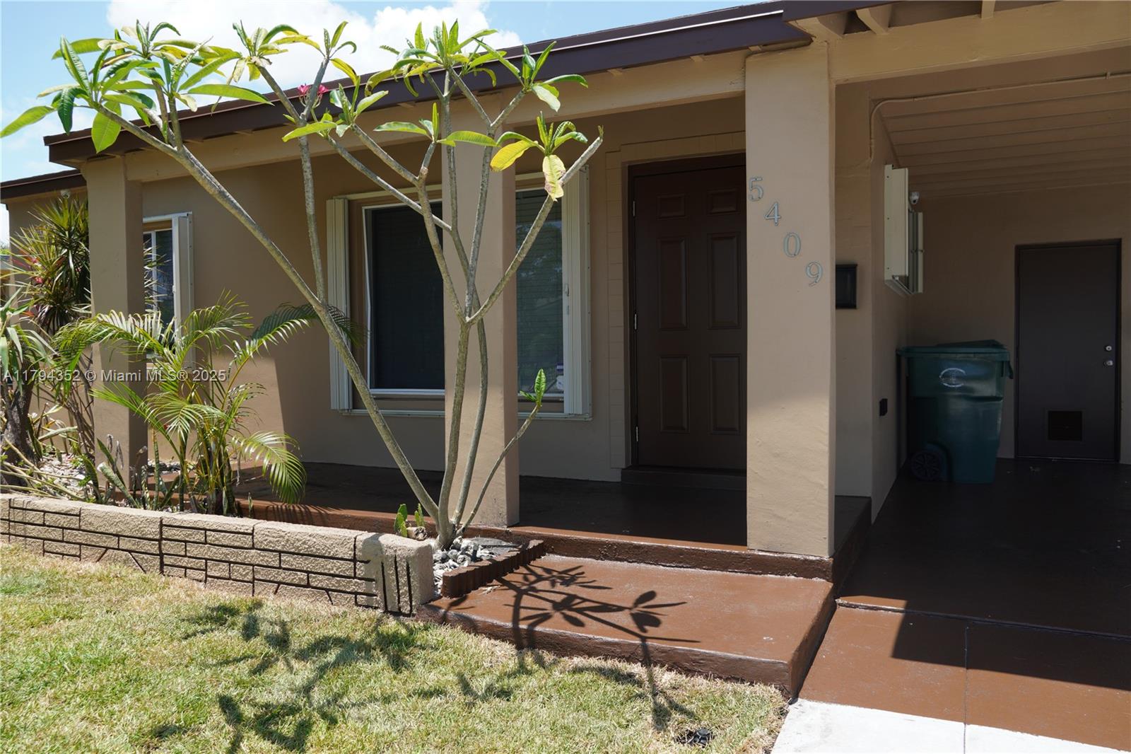 5409 NE 4th Ter