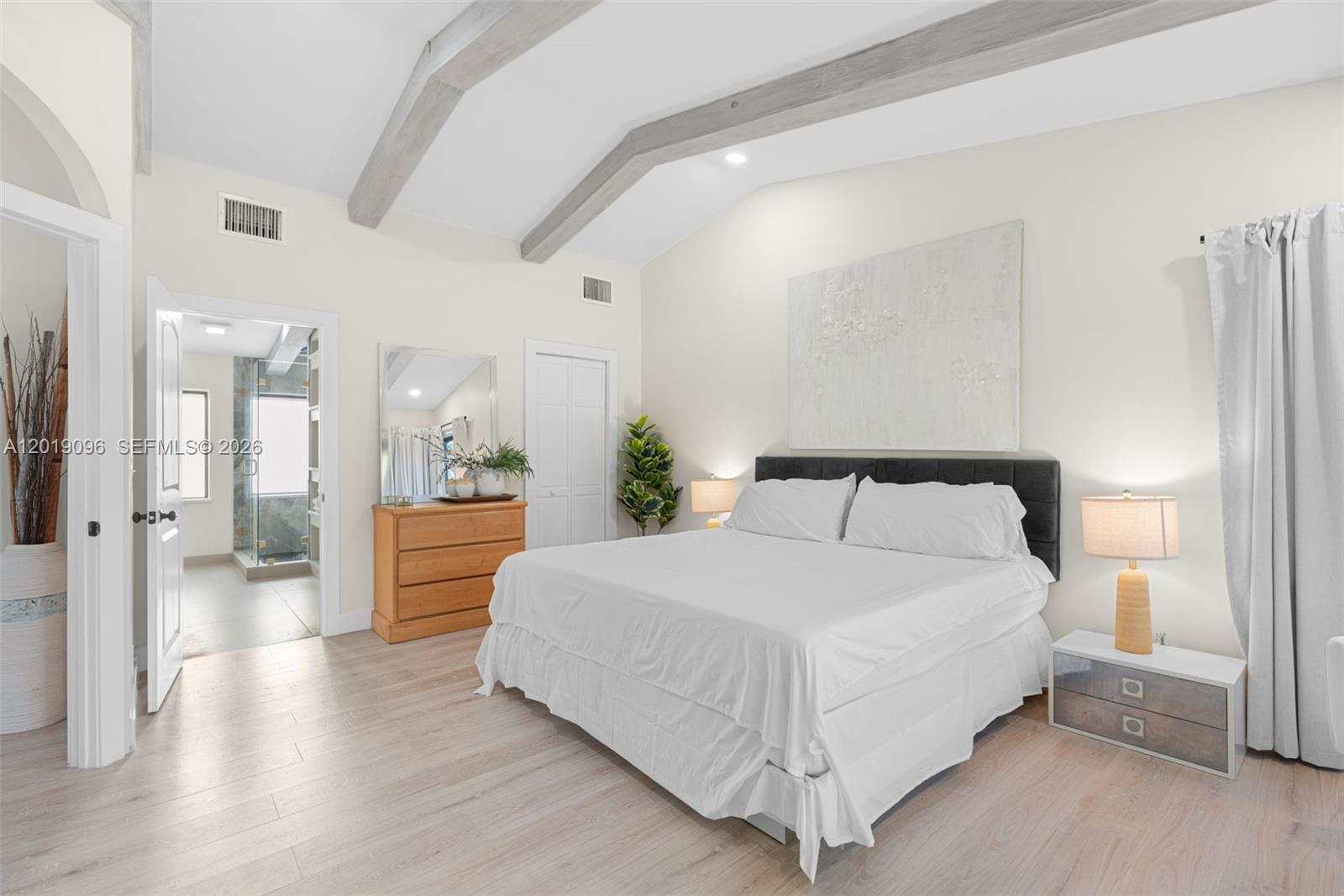 TWIN OAKS - Residential Income