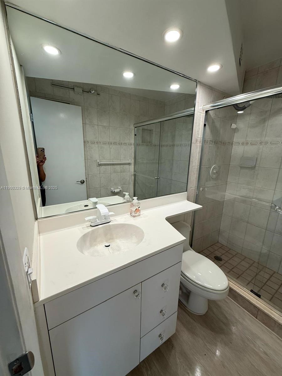 VICTORIA PARK TOWER CONDO - Residential Lease