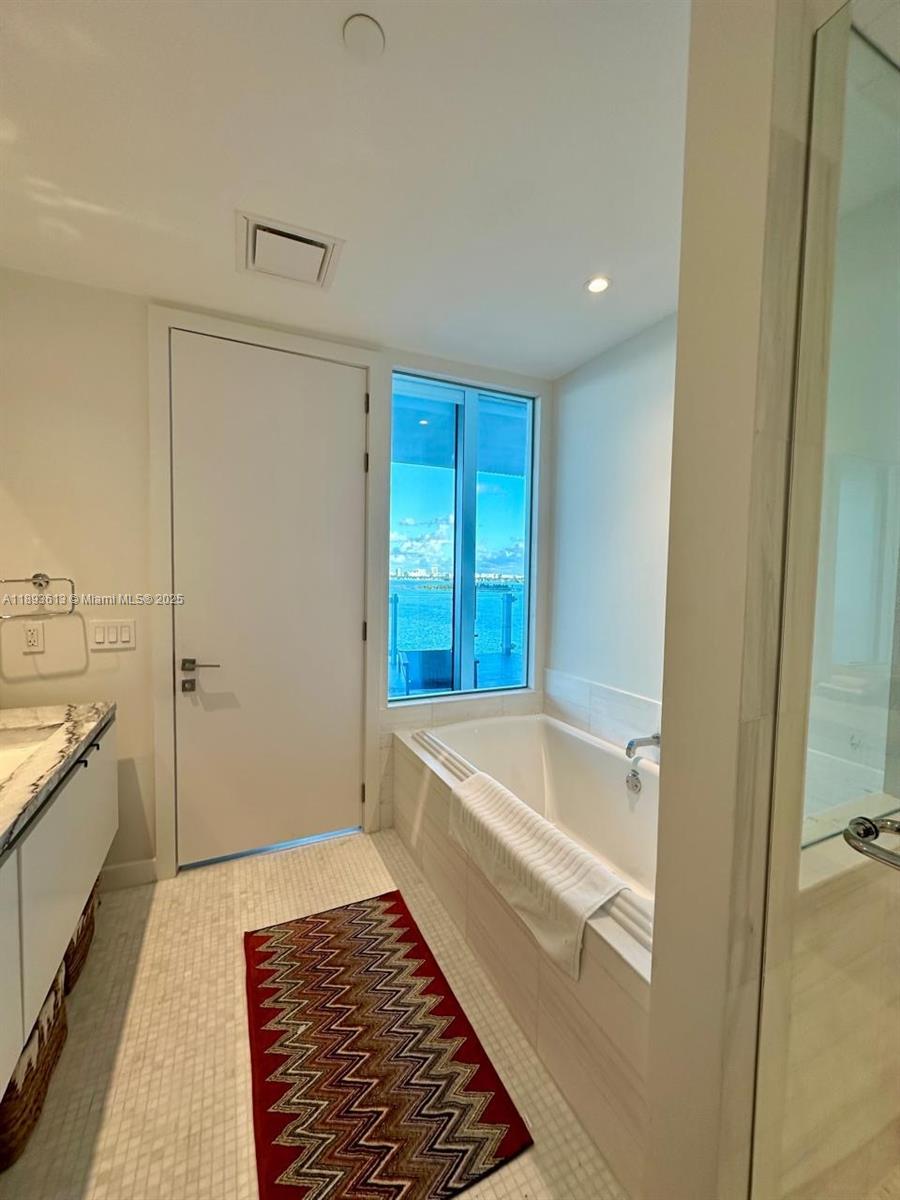 ESCOTTONIA PARK - Residential Lease