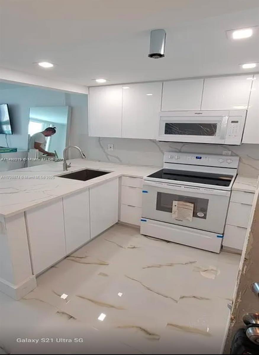 Rental Property at 1035 West Ave 803, Miami Beach, Miami-Dade County, Florida - Bedrooms: 1 
Bathrooms: 1  - $3,099 MO.