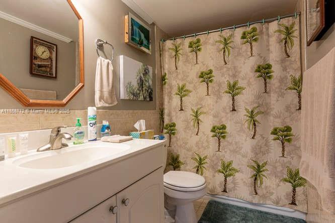 LAKESHORE CONDO #4 - Residential