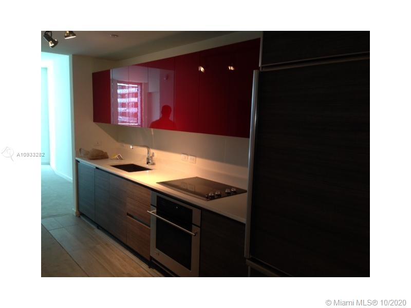 Beautiful Studio in the hottest area of Brickell. Brand new building with excellent amenities.Enjoy the lifestyle at Brickell with new shopping center and cinemas. Don't miss this one!!