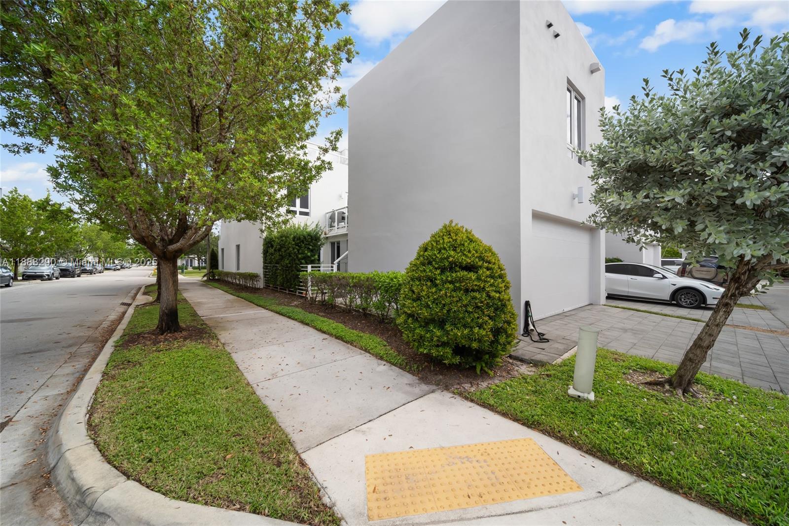 LANDMARK AT DORAL - Residential Lease