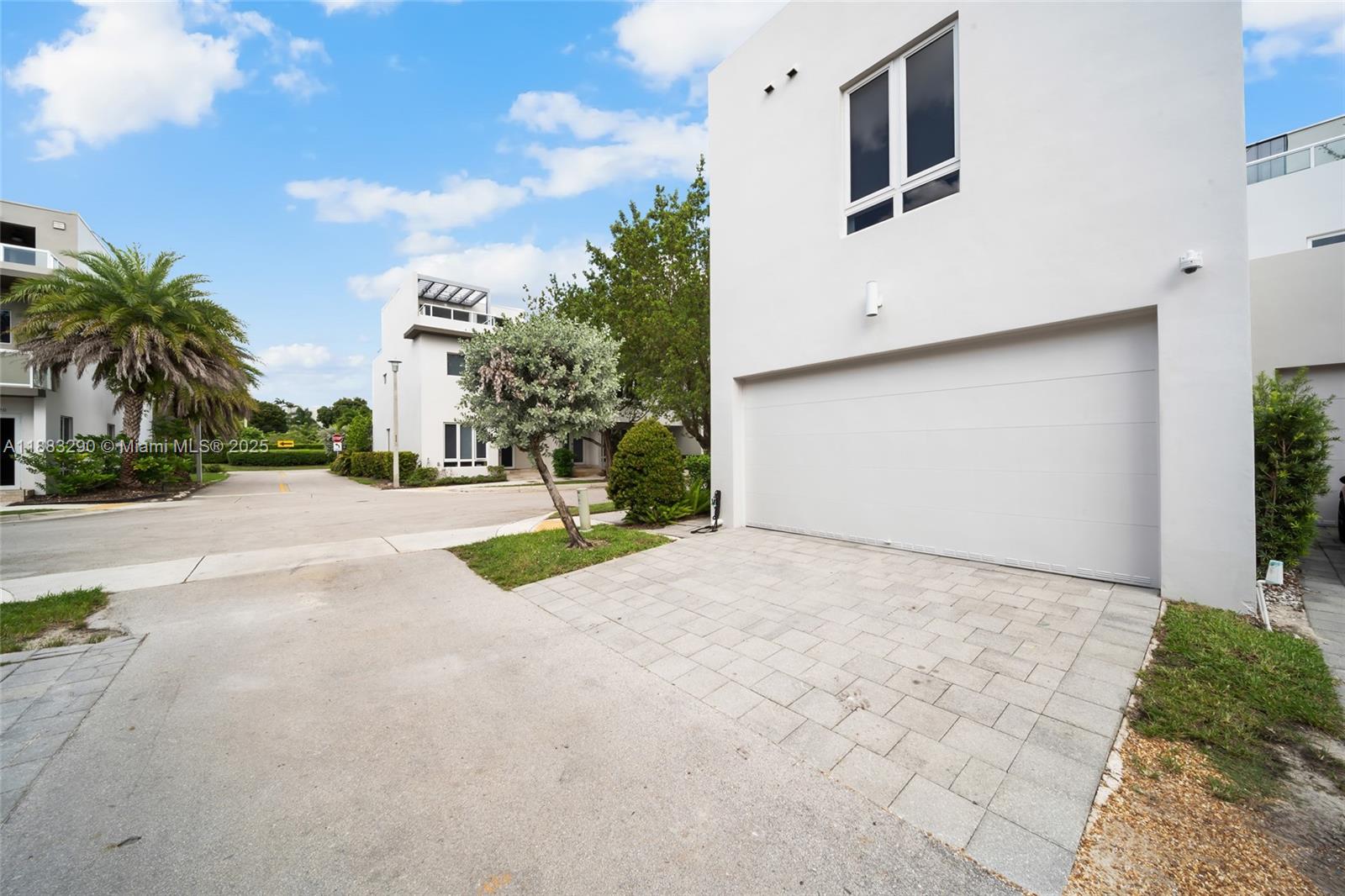 LANDMARK AT DORAL - Residential Lease