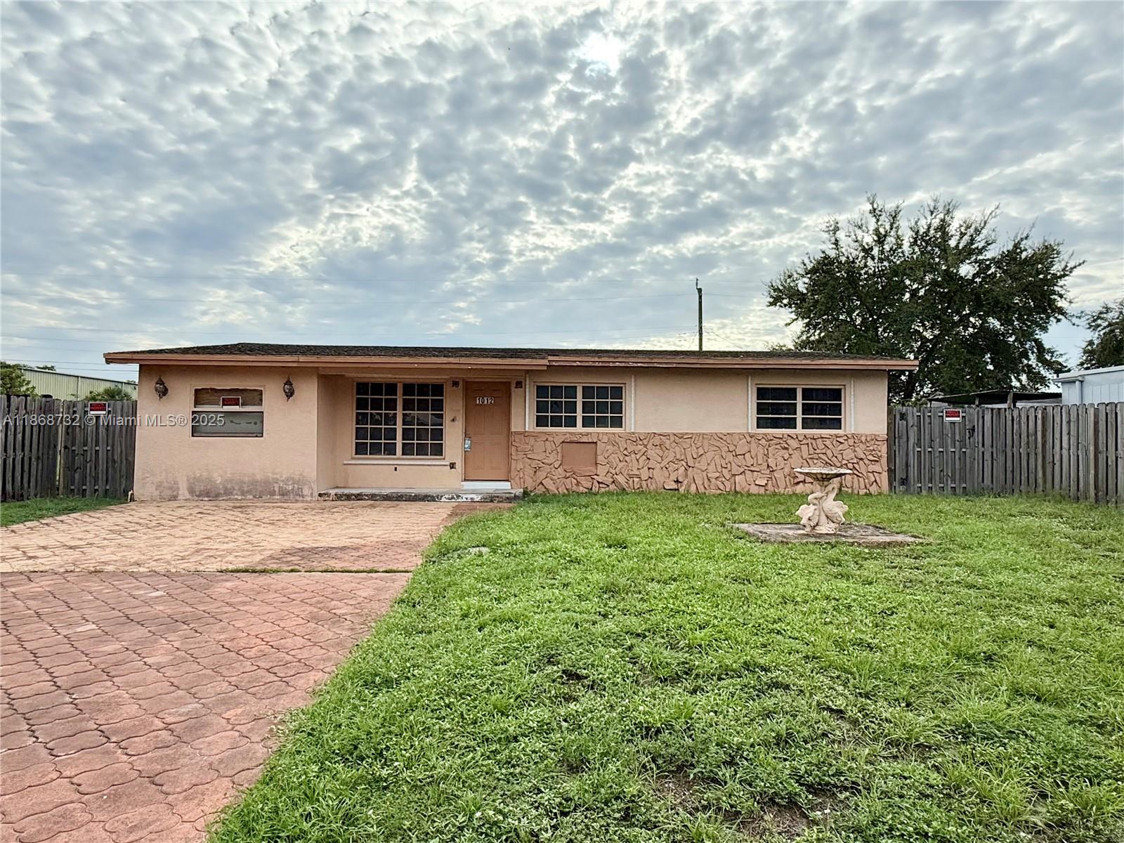 ATTENTION INVESTORS!!!Excellent property under renovation, expected to be completed by December 2025. The buyer will pay a rehab cost of $115,000 in 3 installments:
1st payment: $35,000 in September2025
2nd payment: $40,000 in November 2025
3rd payment: $40,000 in January 2025
Work will include waterproof PVC floors, antibacterial paint, full warm LED lighting, high-end kitchen appliances, central A/C, designer faucets and fixtures, modern wall coverings, and hurricane-resistant ceilings and openings.
We've created comfortable, modern spaces with energy-efficient materials, advanced technology, and tailored lighting—everything needed to stand out in the market.