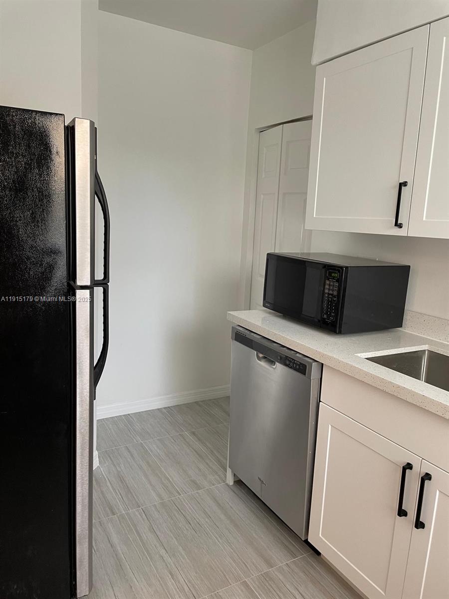 EL CAPRI COURTYARDS CONDO - Residential Lease