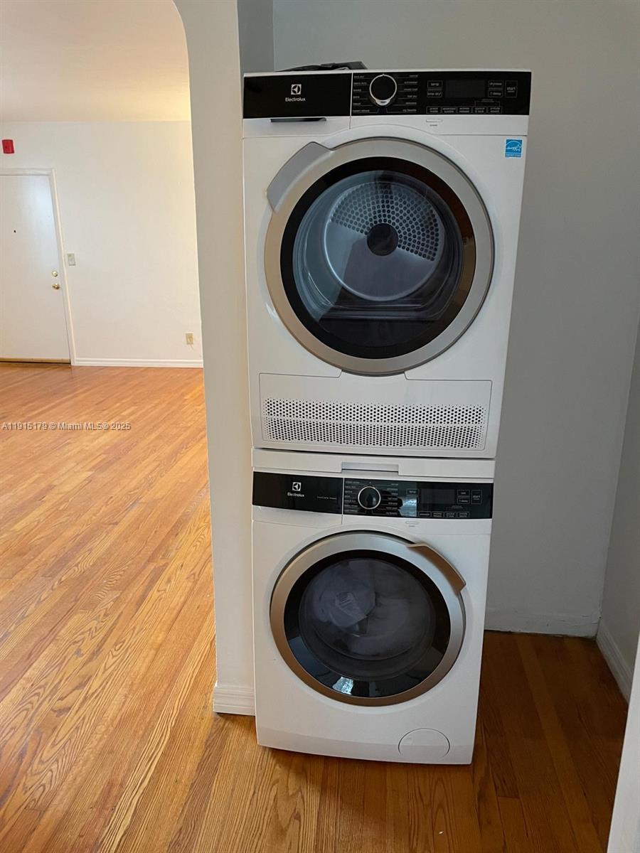 EL CAPRI COURTYARDS CONDO - Residential Lease